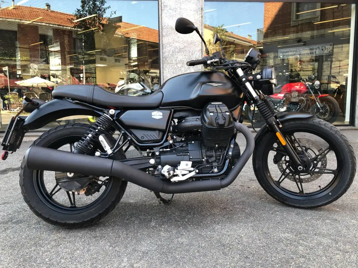 Moto Guzzi V7 Stone (2021 - 24) (2)
