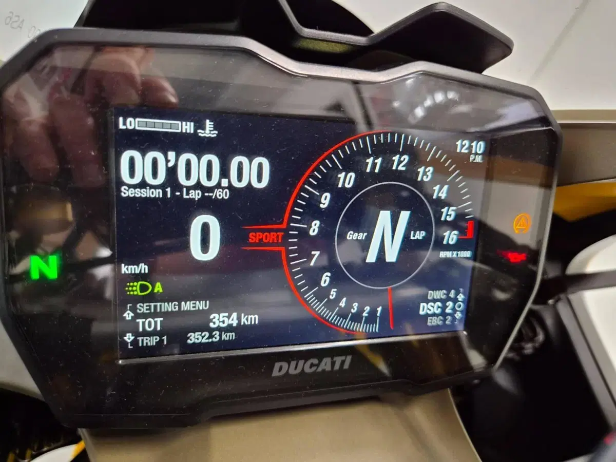 Ducati Panigale V4 Bagnaia 2023 World Champion Replica (2024) (3)