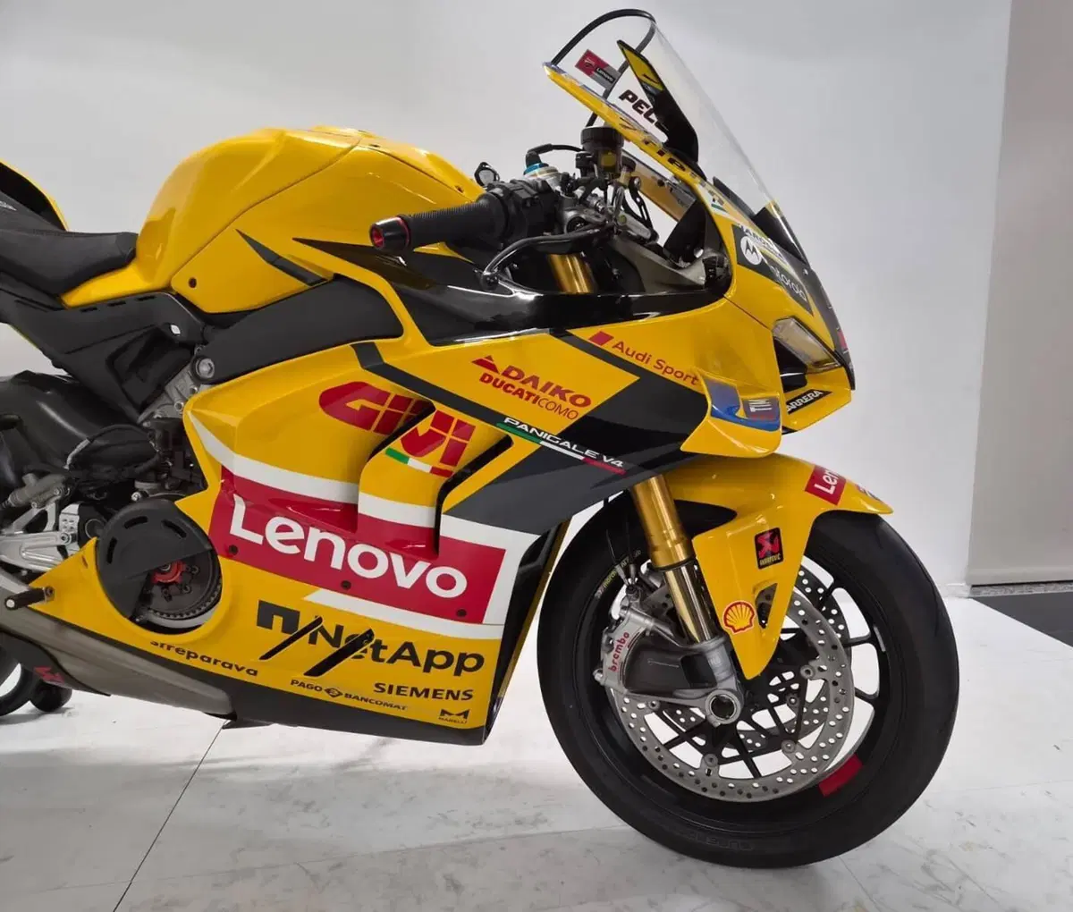 Ducati Panigale V4 Bagnaia 2023 World Champion Replica (2024) (5)