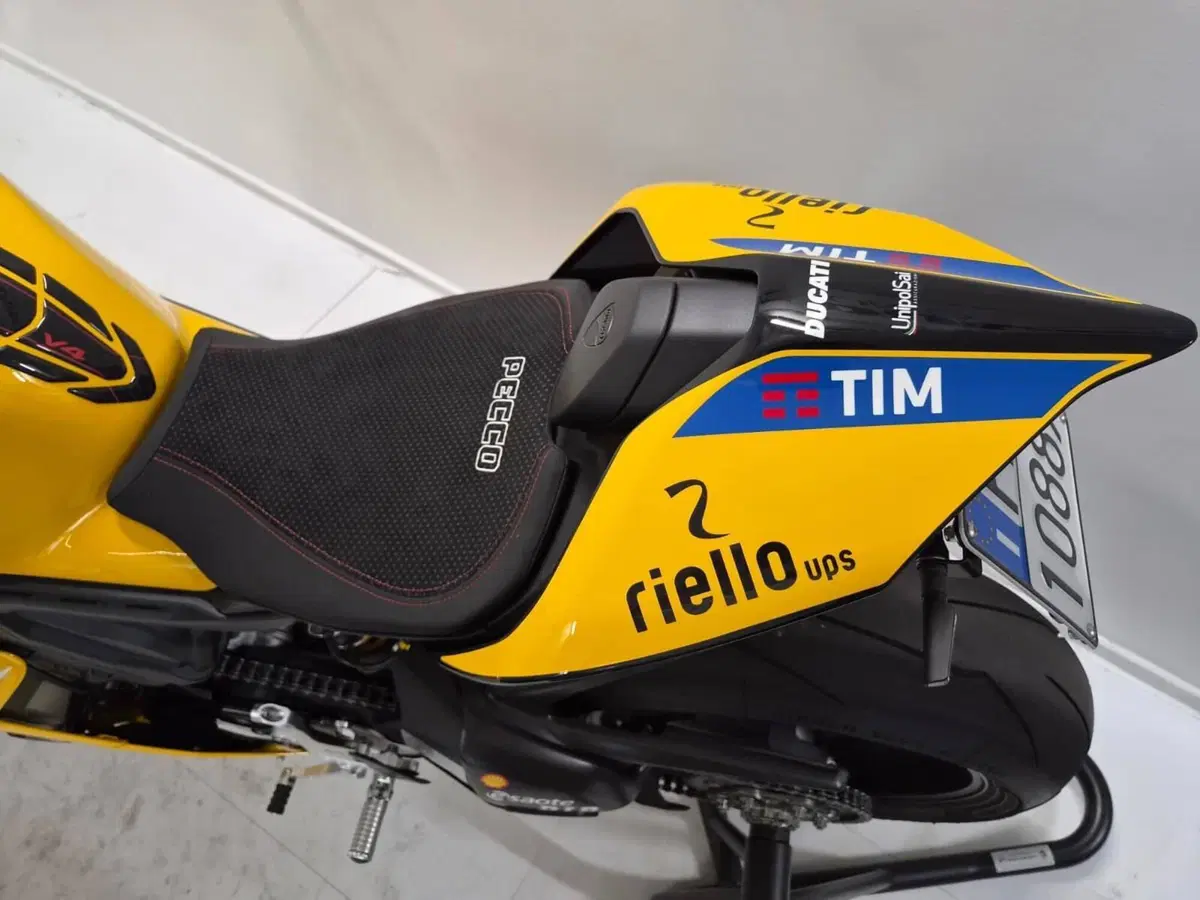 Ducati Panigale V4 Bagnaia 2023 World Champion Replica (2024) (8)