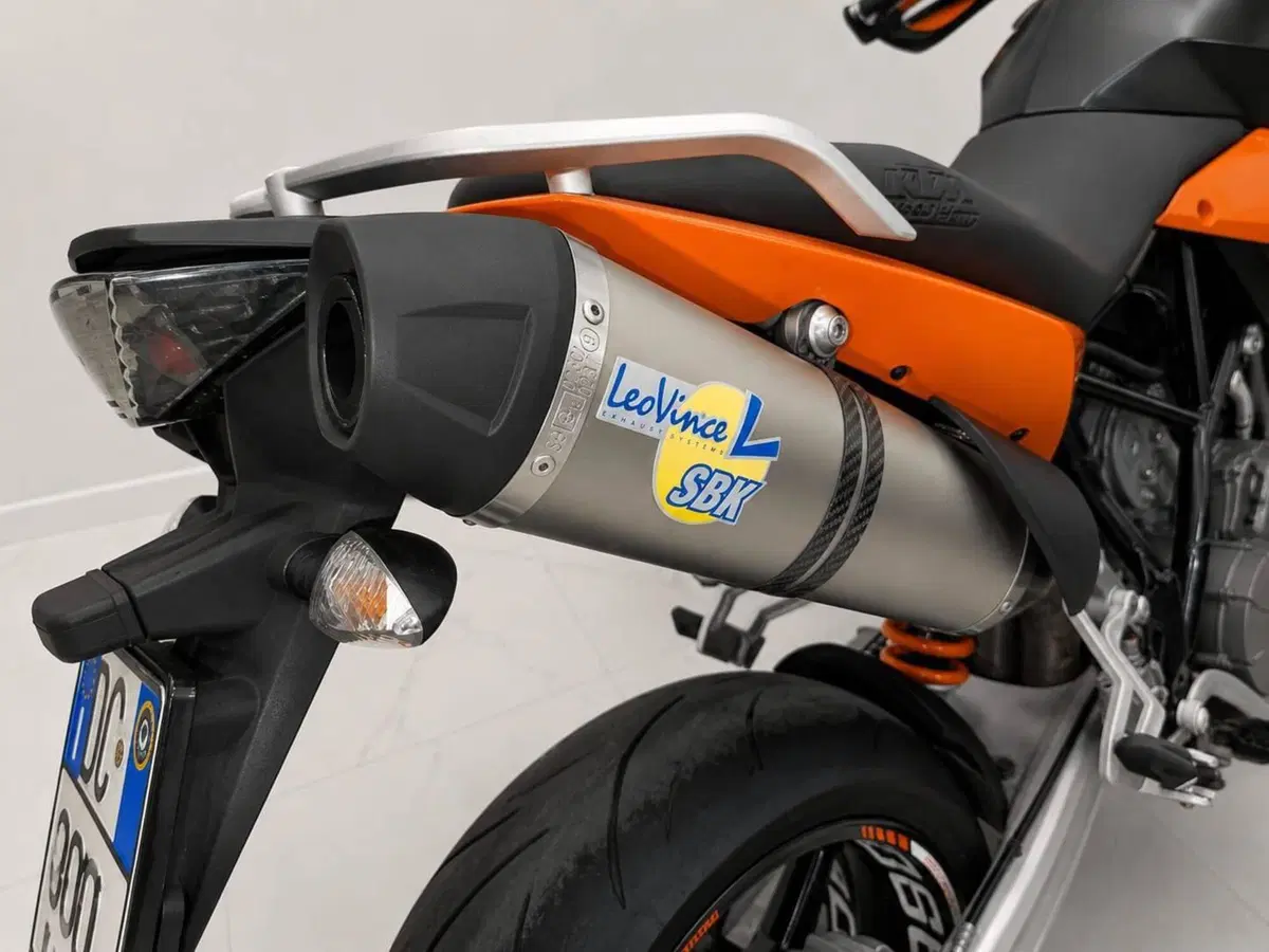 KTM 990 Supermoto (2007 - 10) (9)