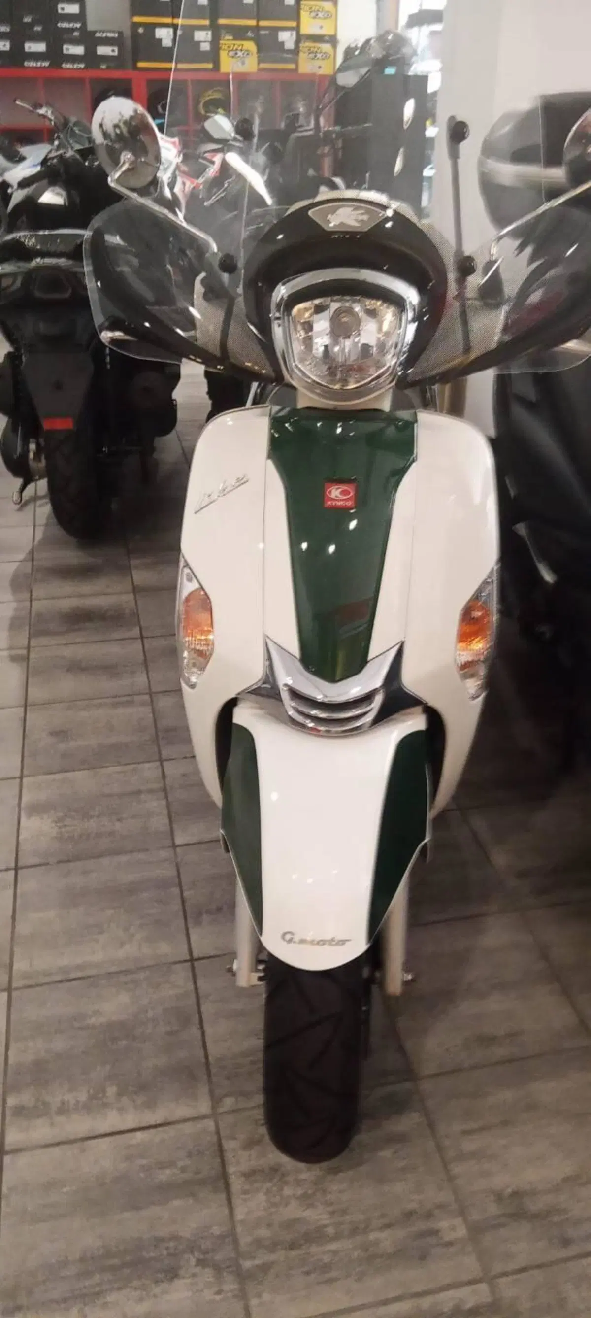 Kymco Like 200i (2009 - 17) (3)