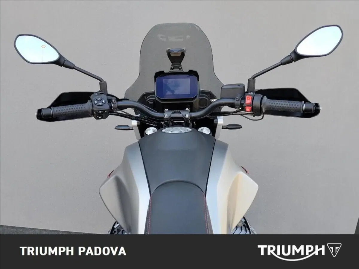 Moto Guzzi V85 Strada (2024 - 26) (11)