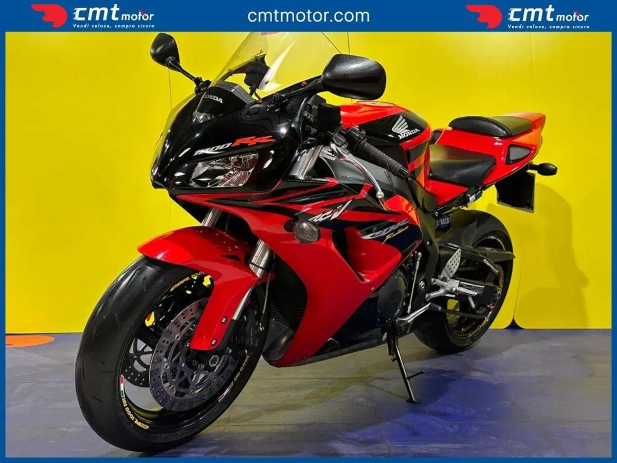 Honda CBR 1000 RR Fireblade (2006 - 07) (2)