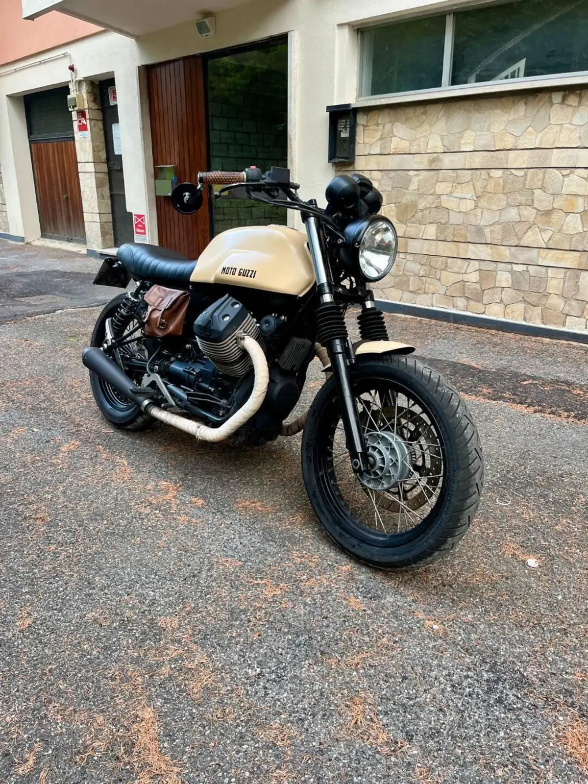 Moto Guzzi V7 II Special (2015 - 17) (2)