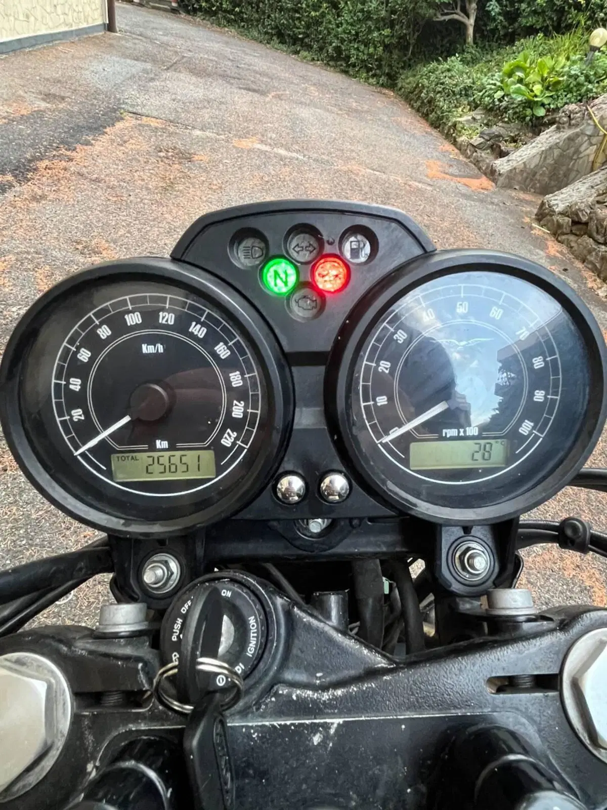 Moto Guzzi V7 II Special (2015 - 17) (7)