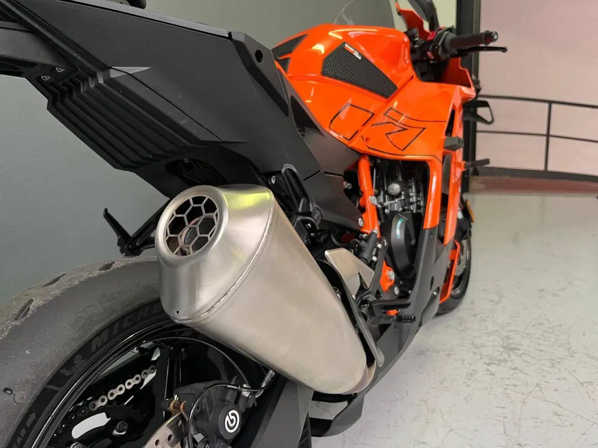KTM 990 RC R (2026) (4)