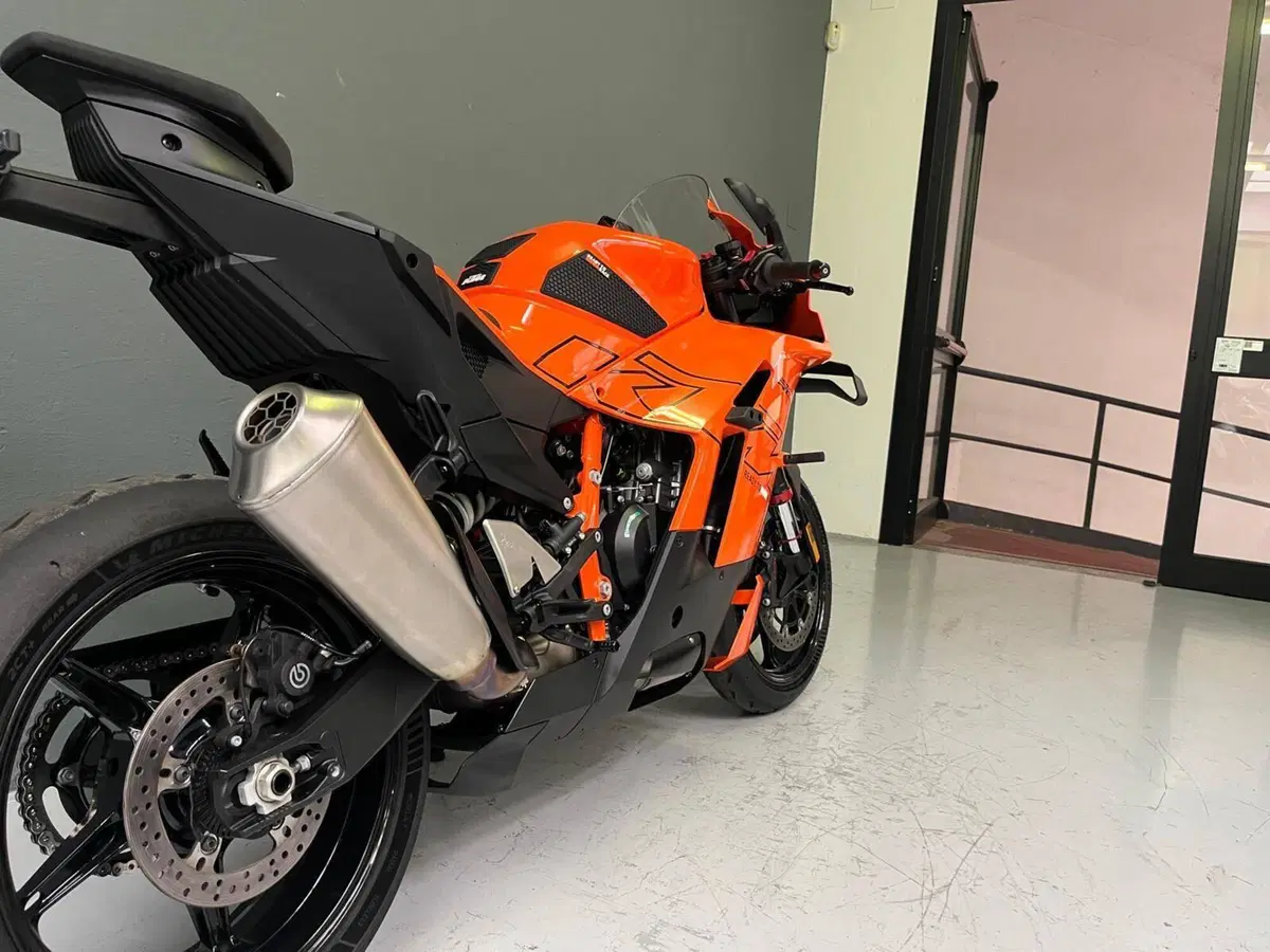 KTM 990 RC R (2026) (3)