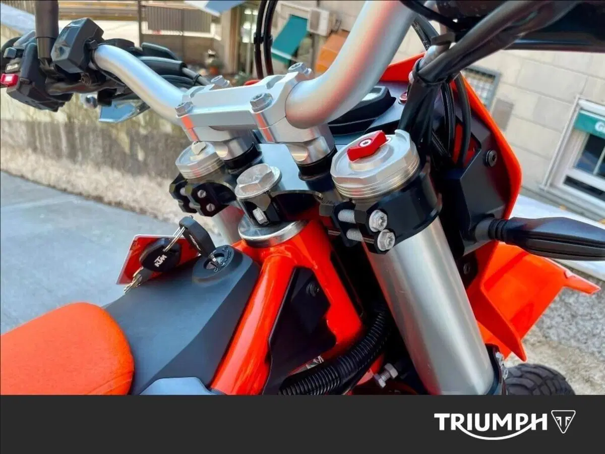 KTM 690 Enduro R (2022 - 25) (6)