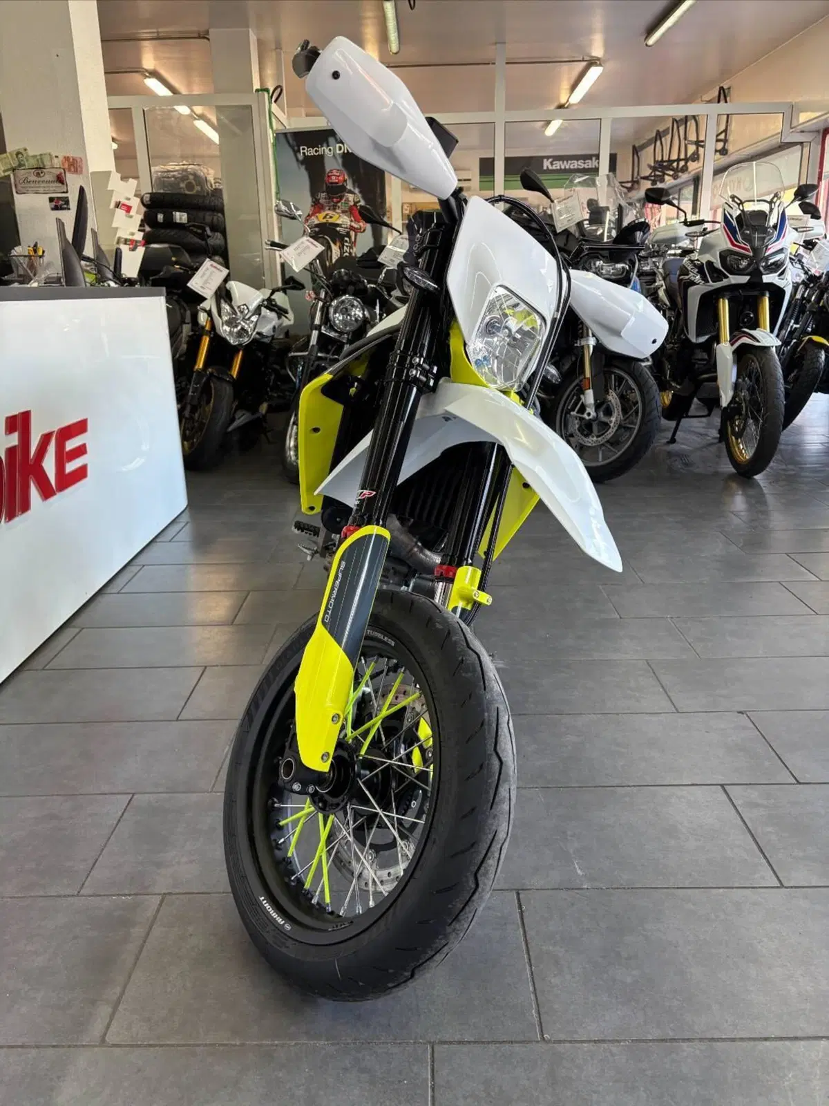 Husqvarna 701 Supermoto (2020) (3)