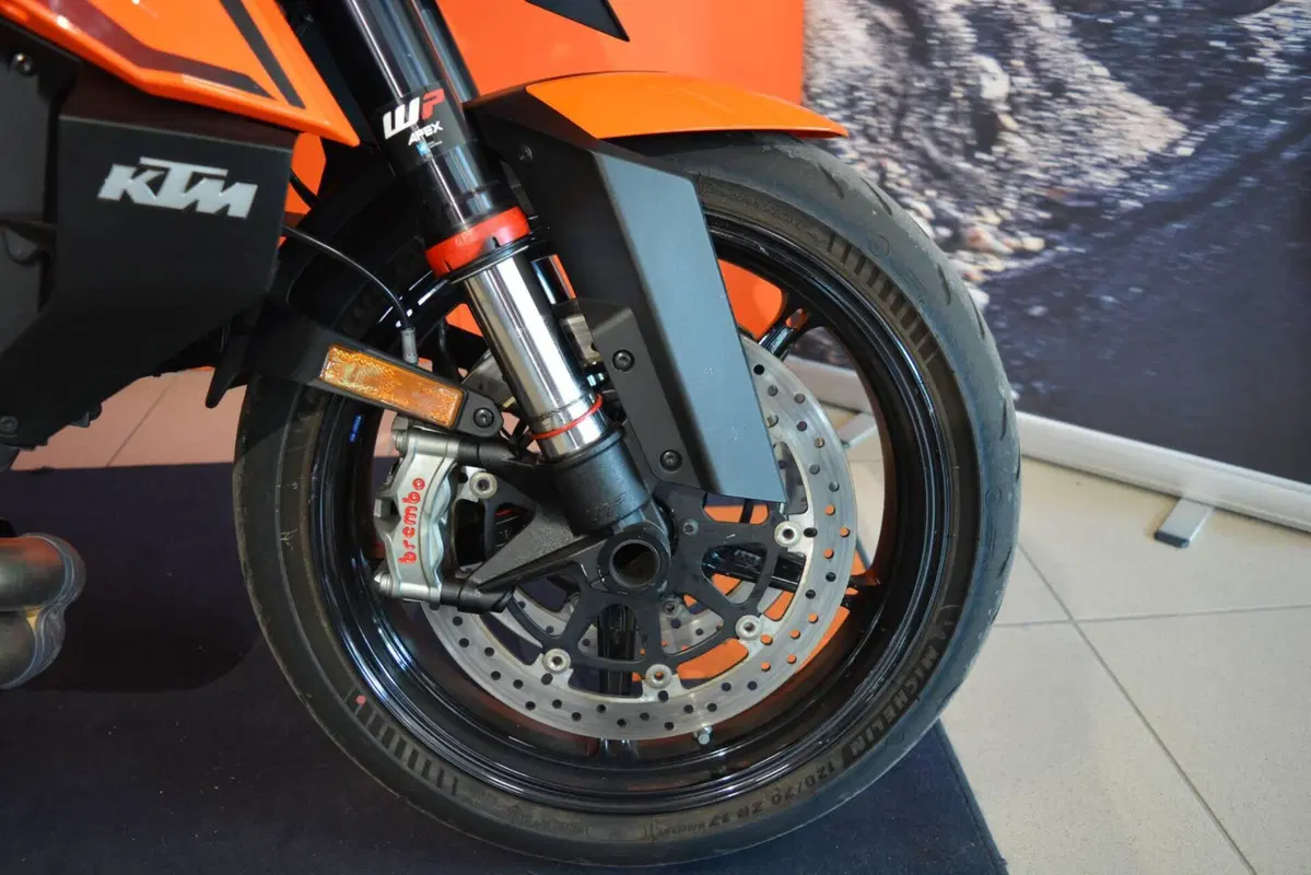 KTM 1390 Super Duke R (2024 - 26) (13)