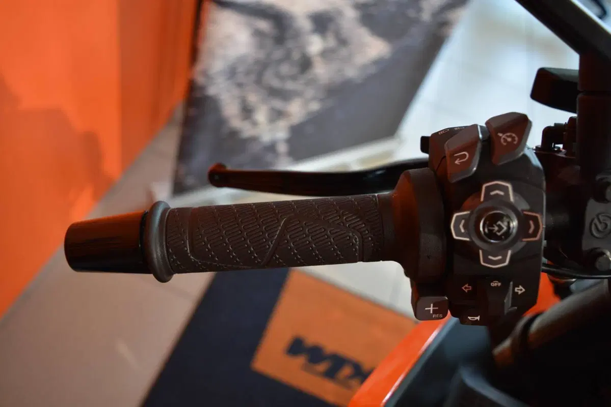 KTM 1390 Super Duke R (2024 - 26) (11)