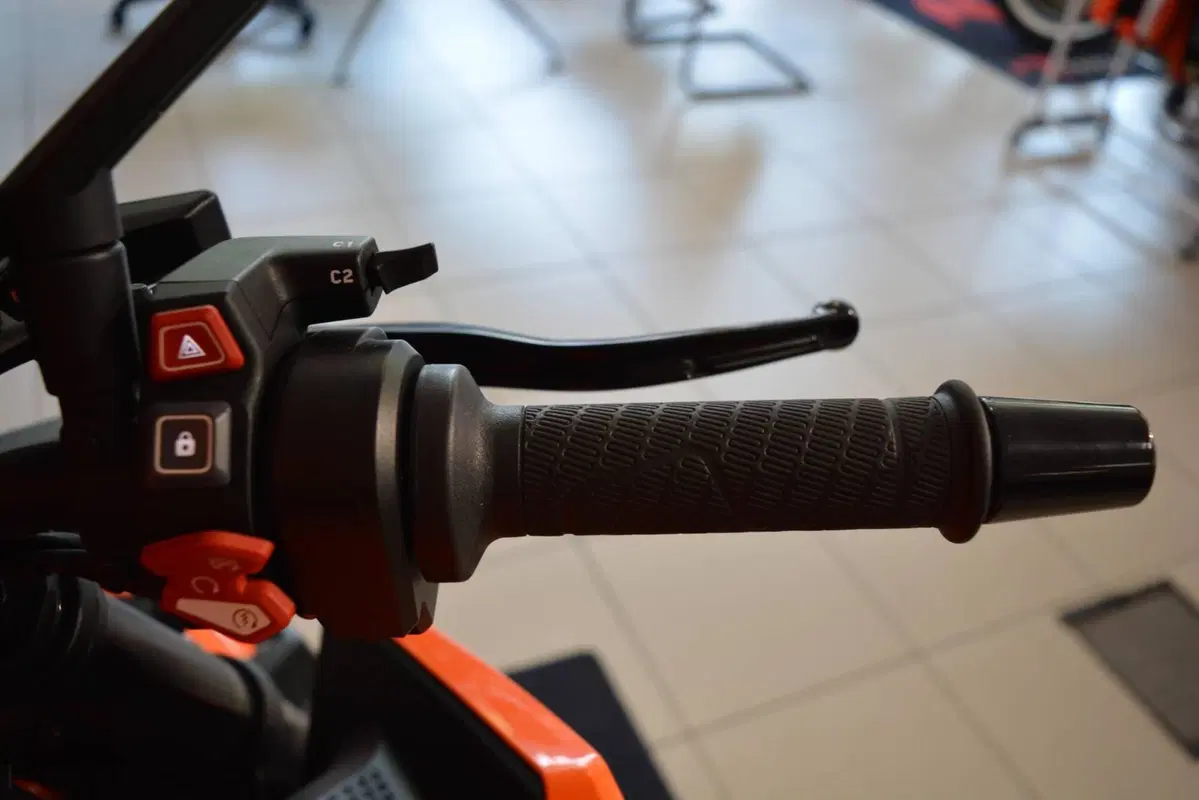 KTM 1390 Super Duke R (2024 - 26) (12)