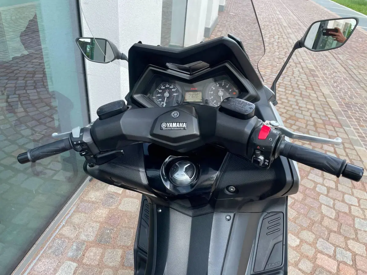 Yamaha T-Max 530 ABS (2015 - 17) (4)