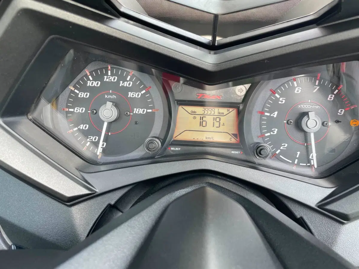 Yamaha T-Max 530 ABS (2015 - 17) (7)