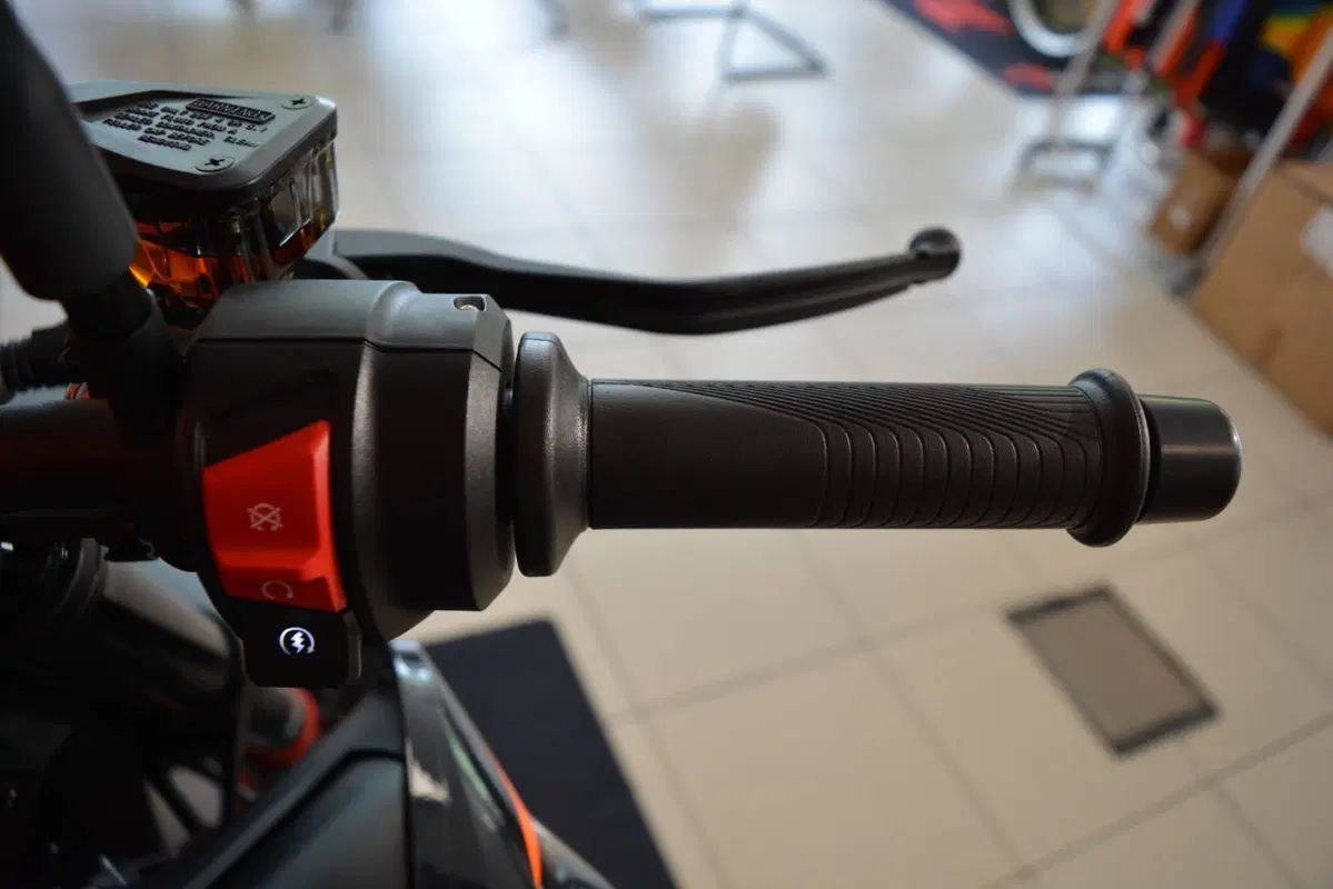 KTM 790 Duke (2025 - 26) (11)