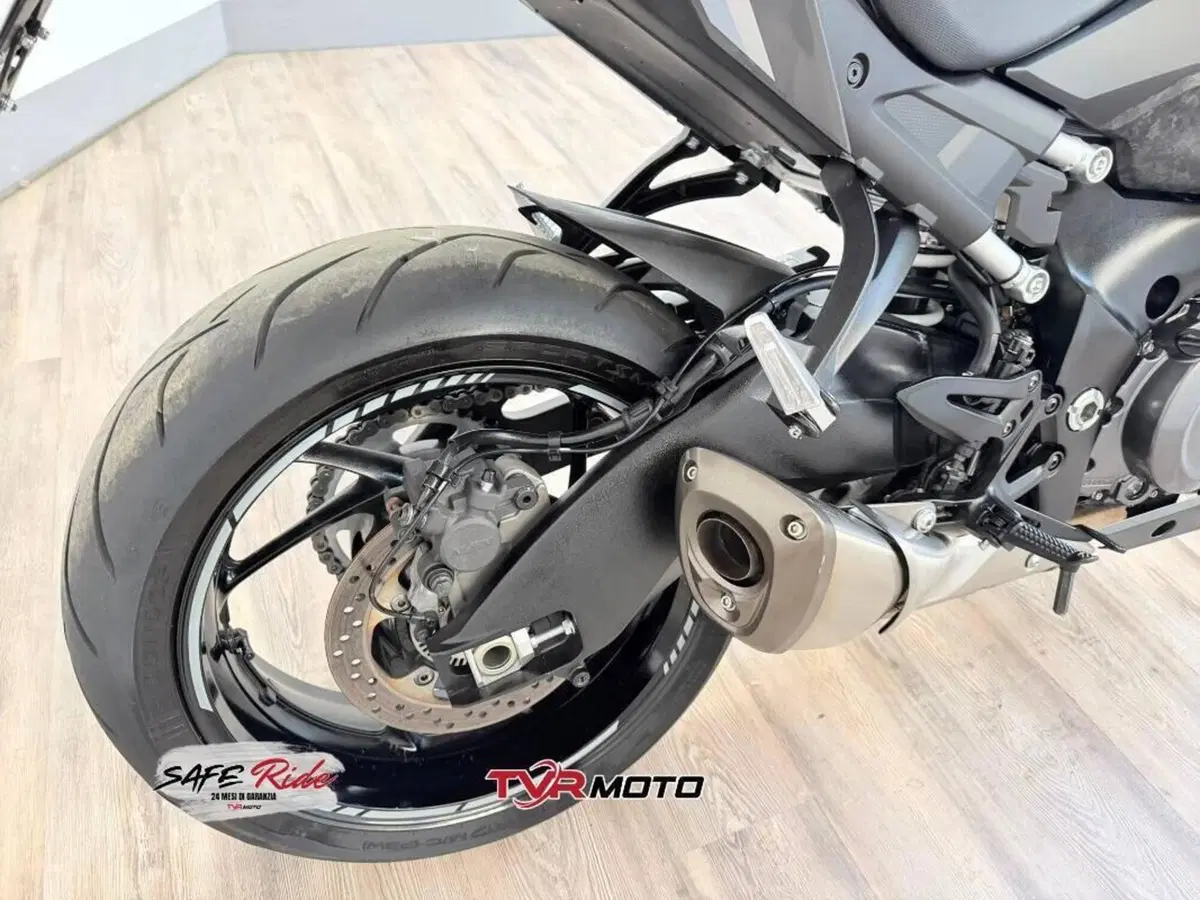 Suzuki GSX-S1000 (2021 - 25) (7)