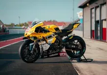 Ecco le Yamaha R1 SBK che celebrano Kenny Roberts con l'iconica livrea gialla