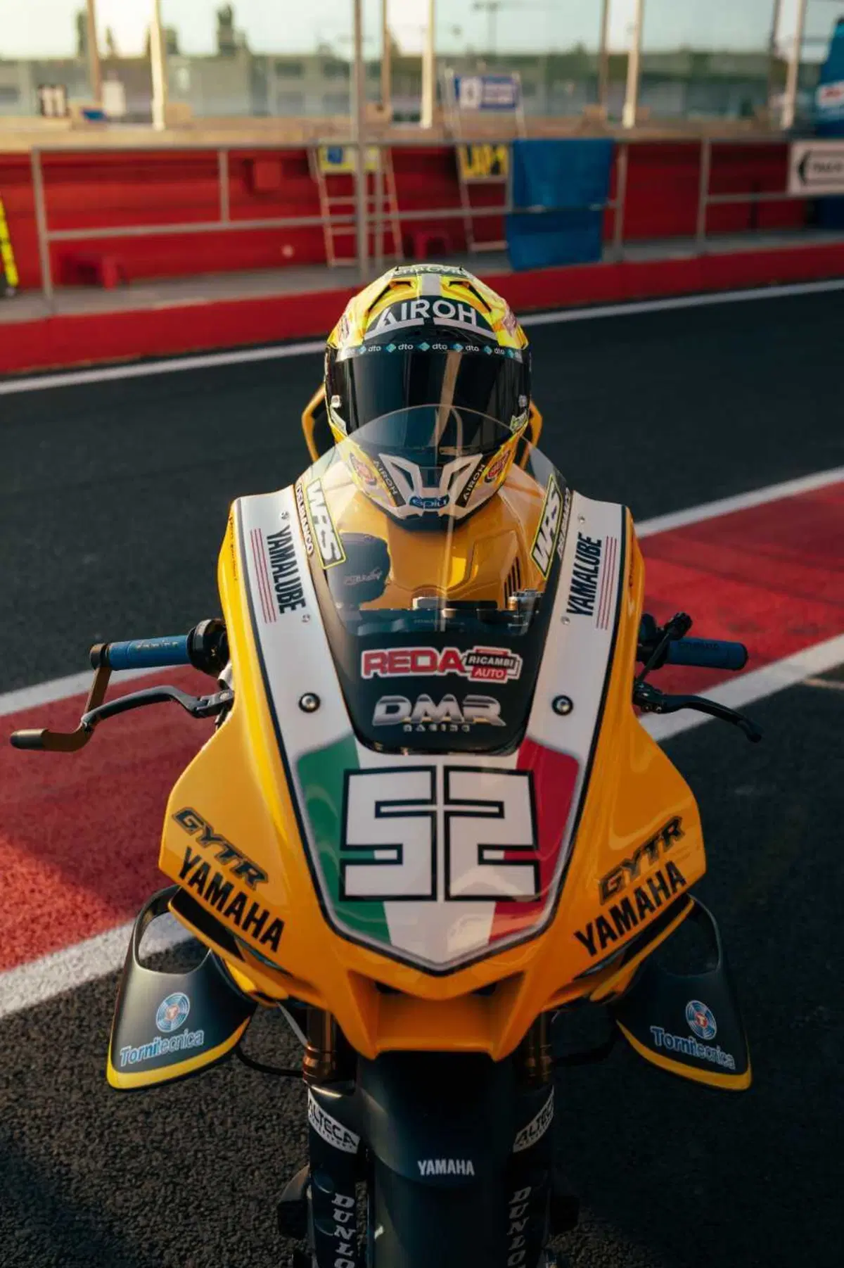 Dunlop CIV 2026, Racing Night: ecco le Yamaha R1 SBK che celebrano Kenny Roberts con l'iconica livrea gialla [GALLERY] (5)