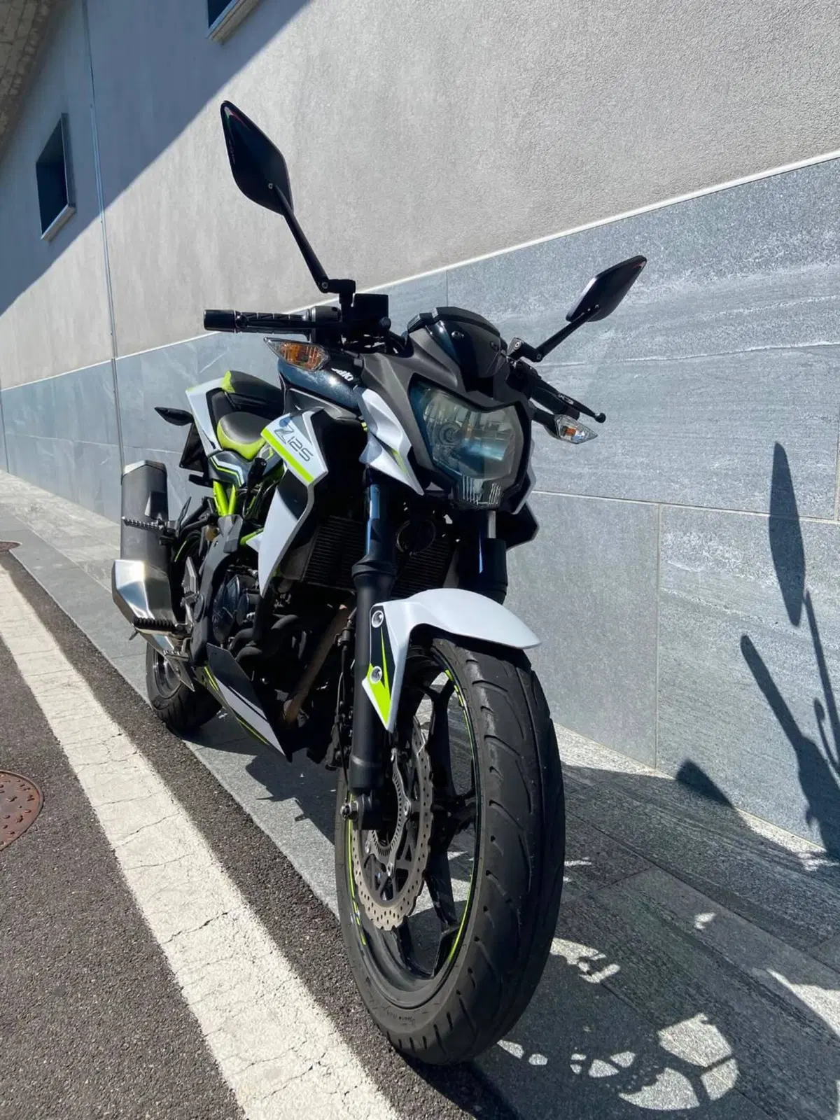 Kawasaki Z 125 (2021 - 24) (2)