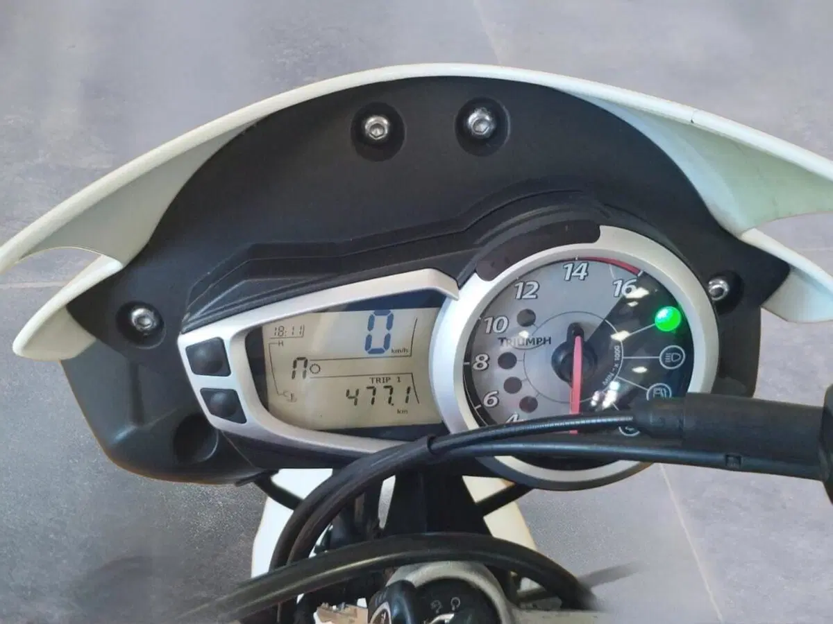 Triumph Street Triple R (2013 - 14) (11)