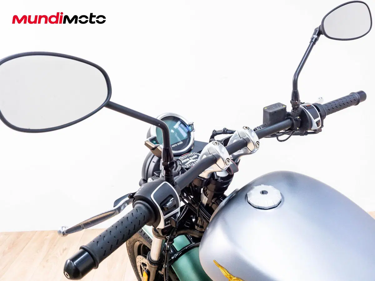 Moto Guzzi V9 Bobber Centenario (2021 - 22) (11)