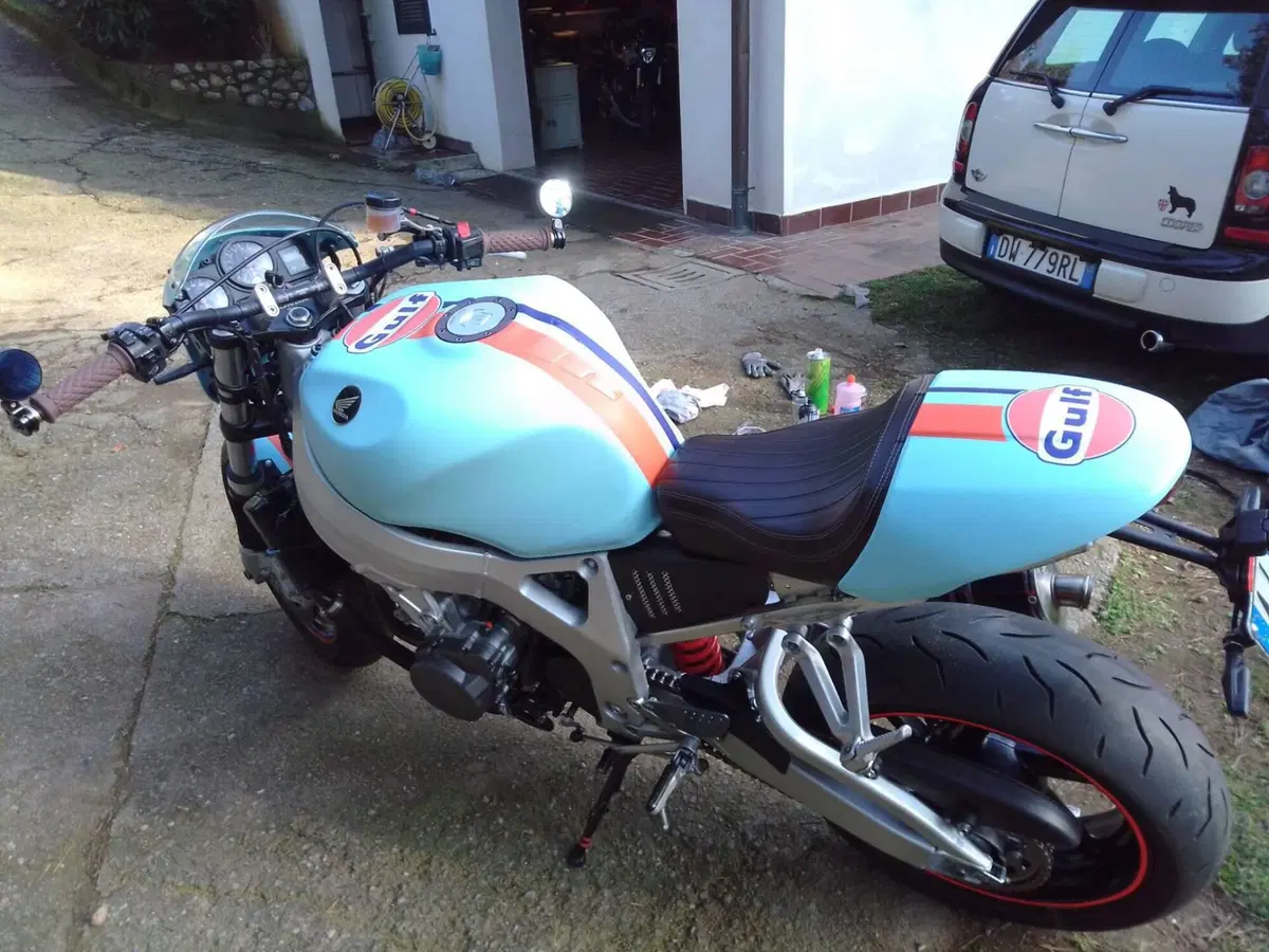 Honda CBR 900 RR Fireblade (2000 - 01) (9)