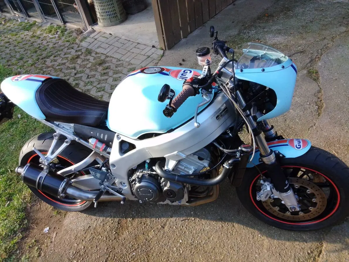 Honda CBR 900 RR Fireblade (2000 - 01) (12)