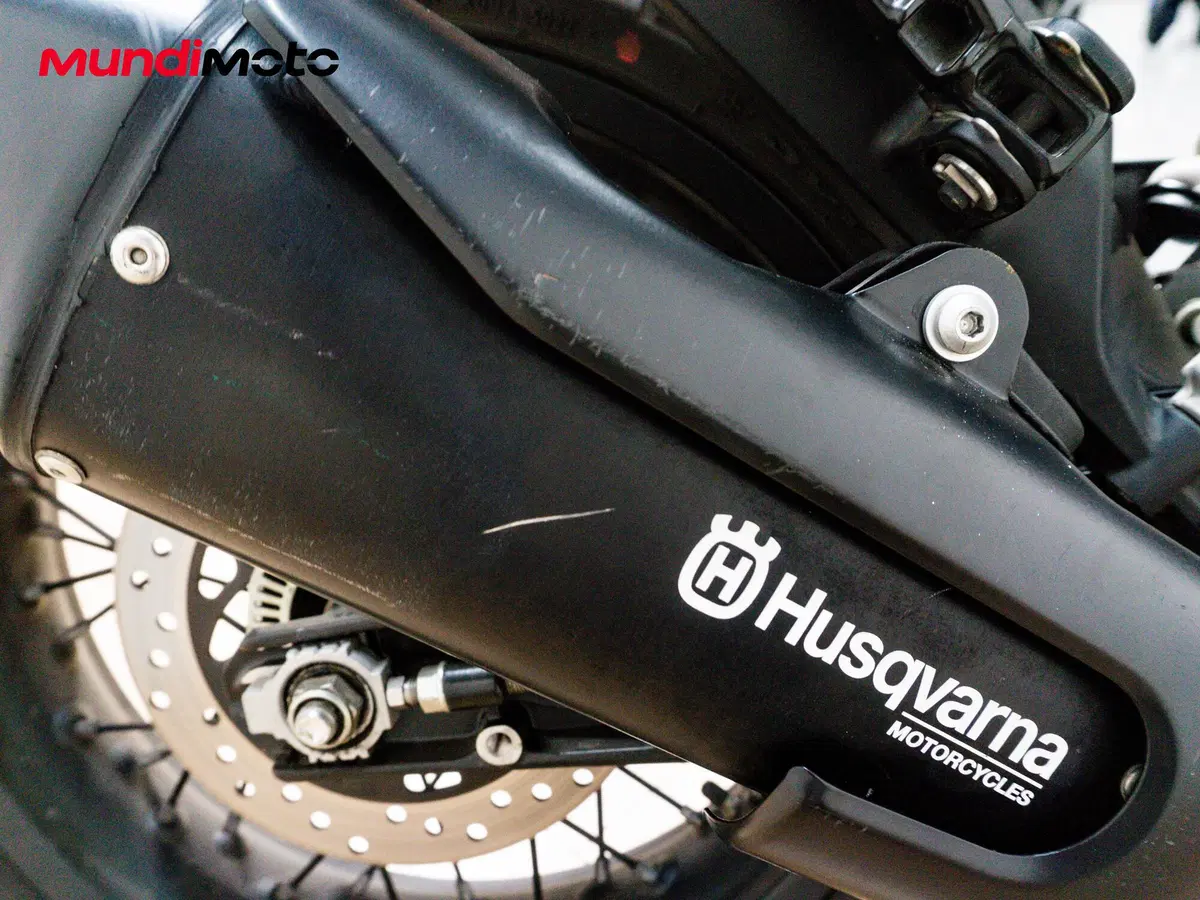 Husqvarna Svartpilen 401 (2020) (13)