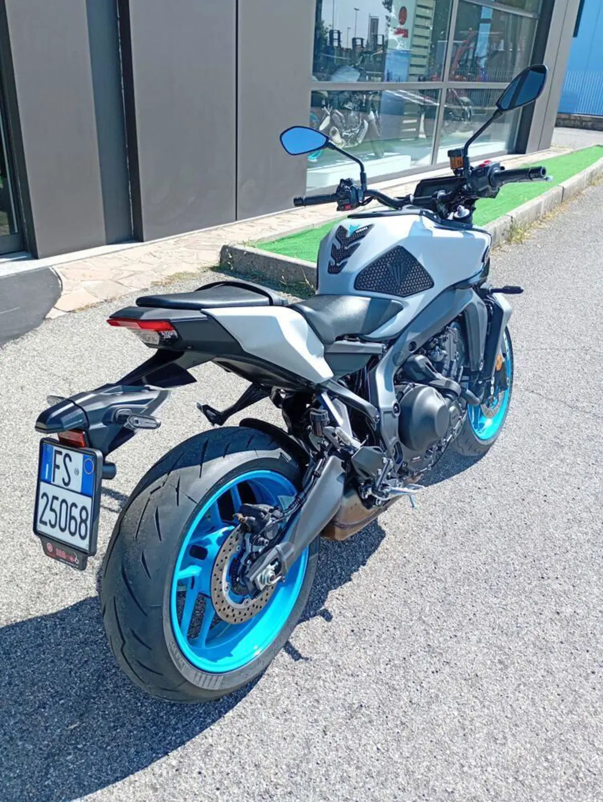 Yamaha MT-09 Y-AMT (2024 - 26) (4)