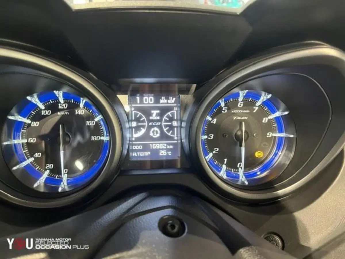 Yamaha T-Max 560 Tech Max (2021) (2)