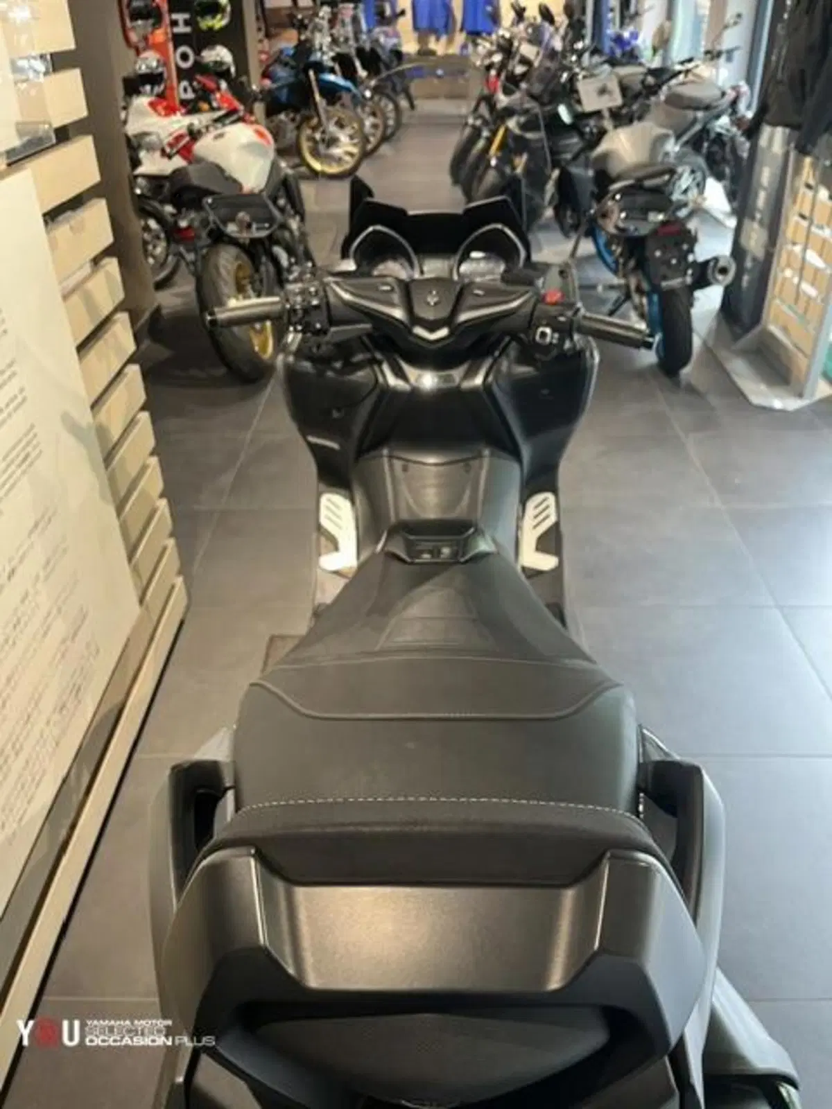 Yamaha T-Max 560 Tech Max (2021) (3)