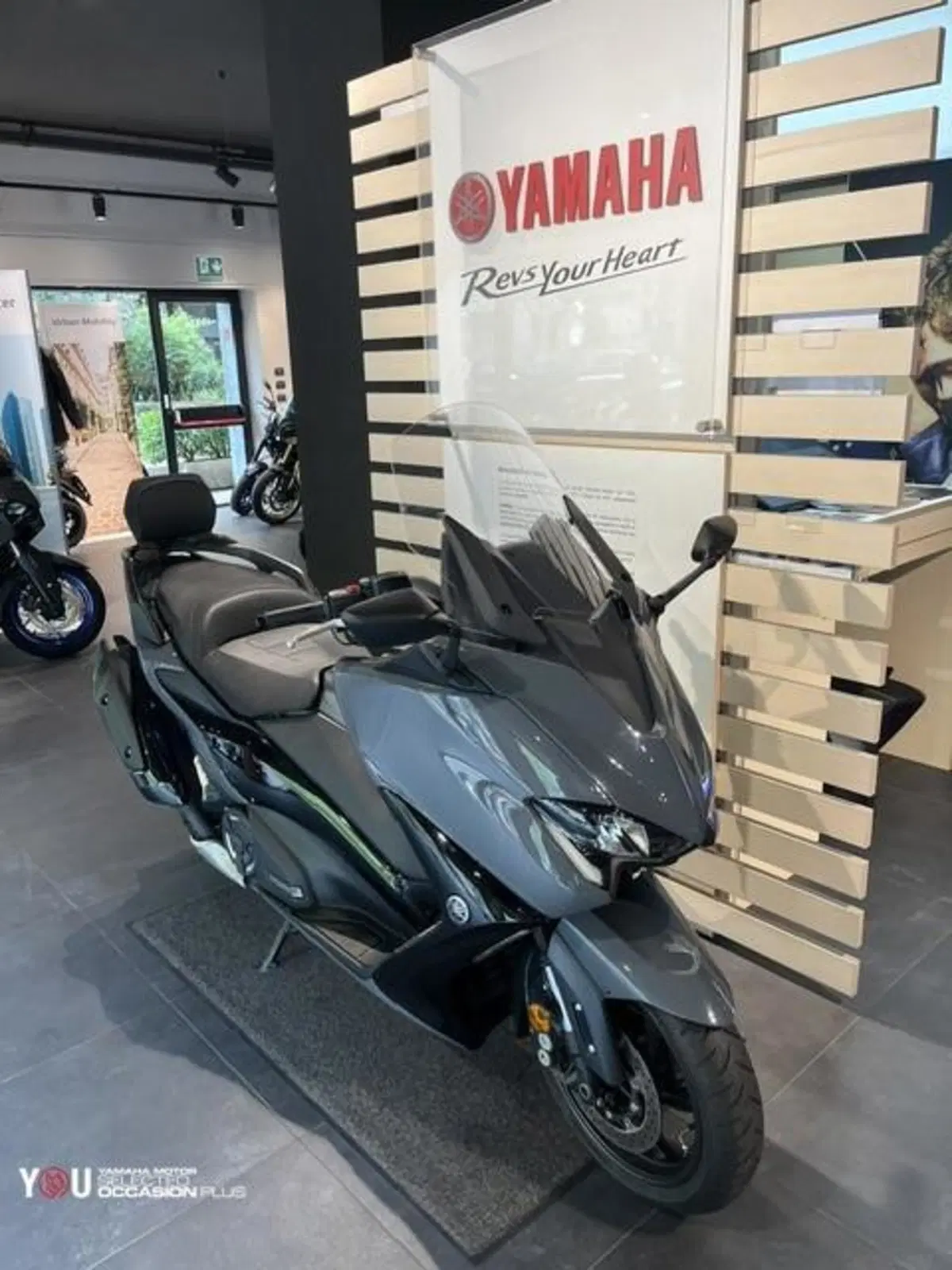 Yamaha T-Max 560 Tech Max (2021) (4)
