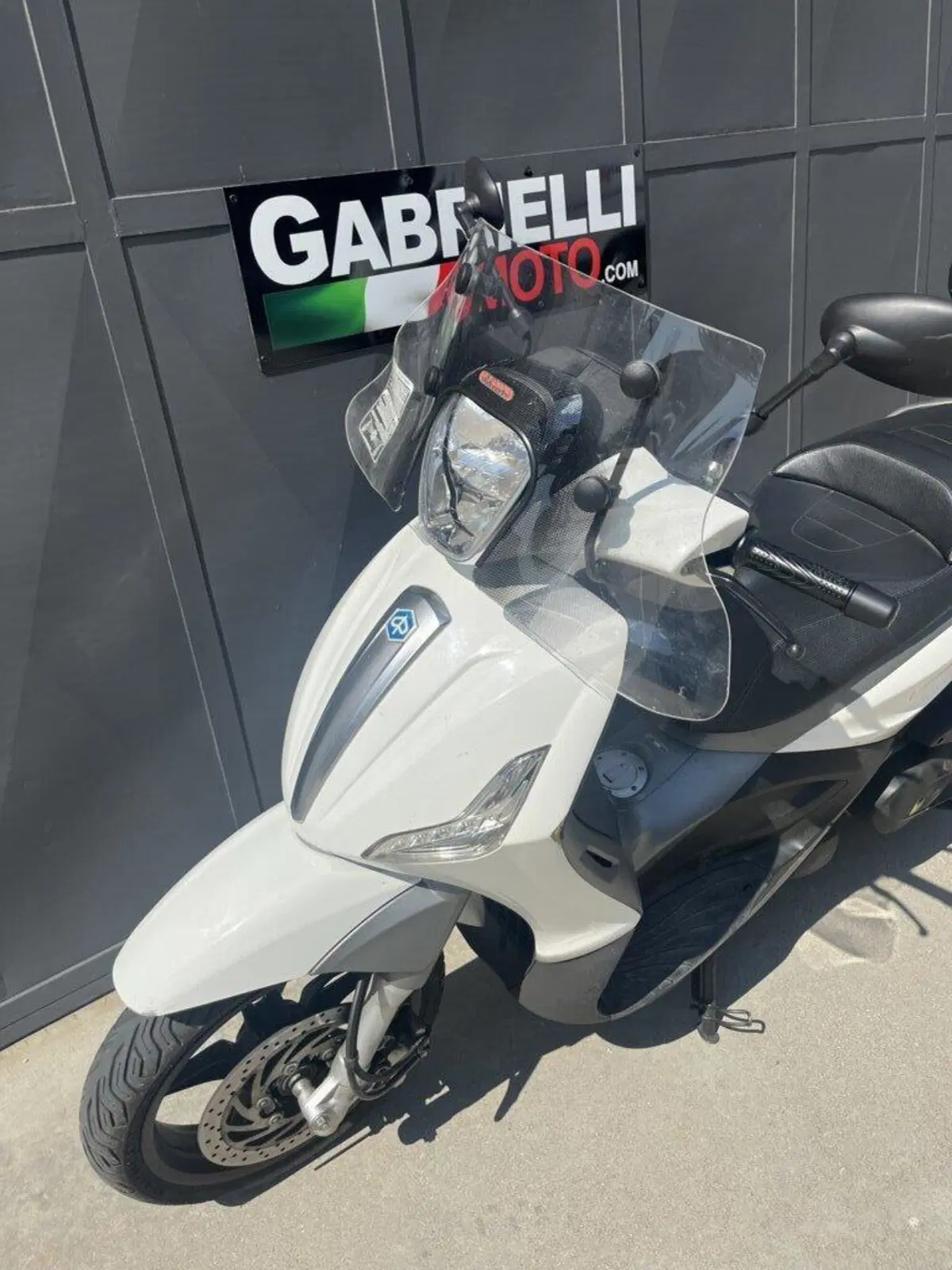 Piaggio Beverly 350 SportTouring ie (2011 - 15) (2)