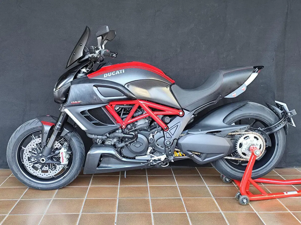 Ducati Diavel 1200 Carbon (2010 - 13) (2)