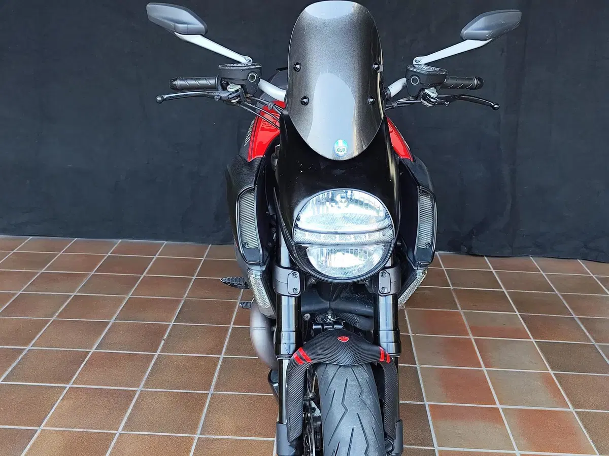 Ducati Diavel 1200 Carbon (2010 - 13) (3)