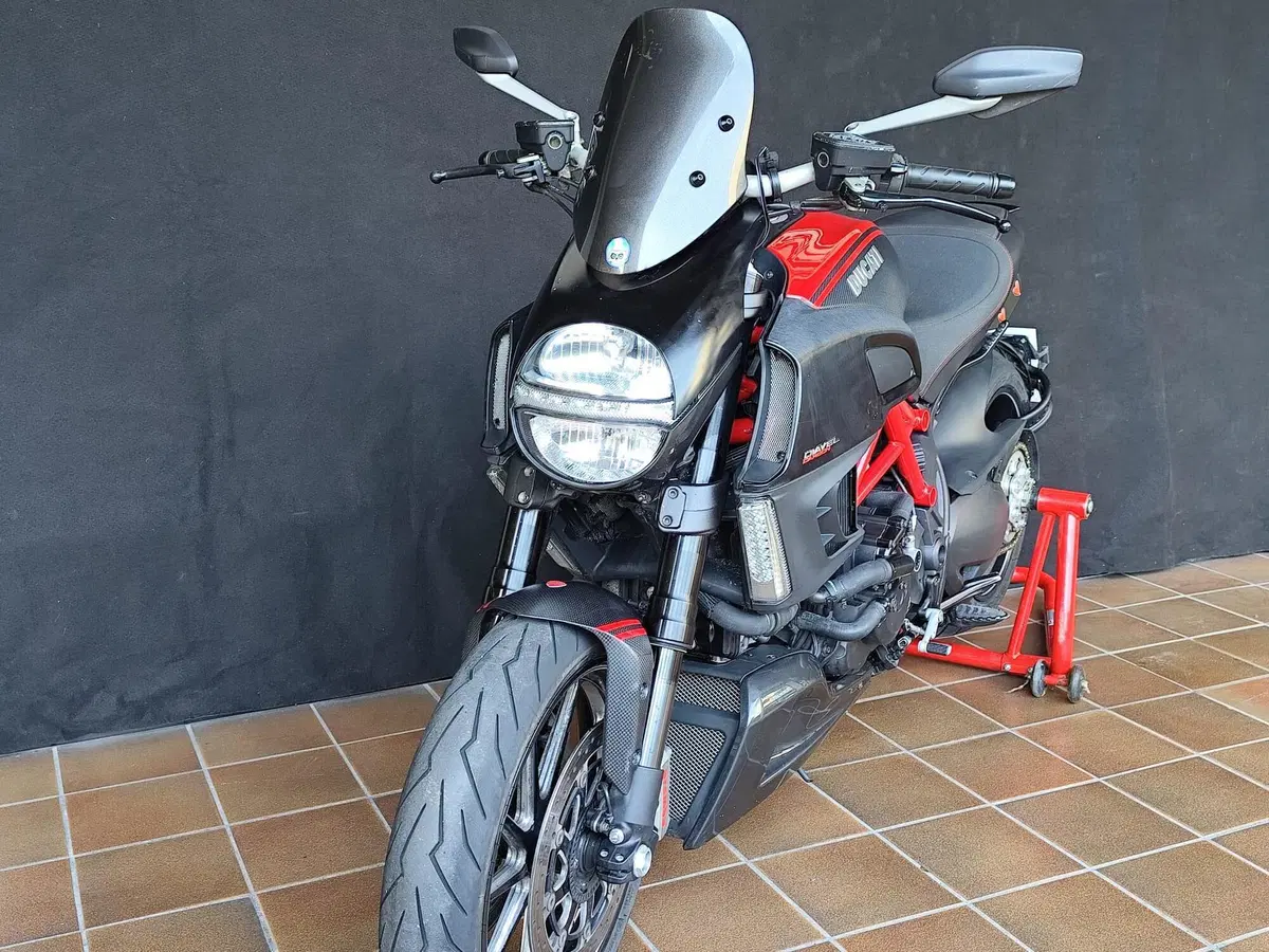 Ducati Diavel 1200 Carbon (2010 - 13) (6)
