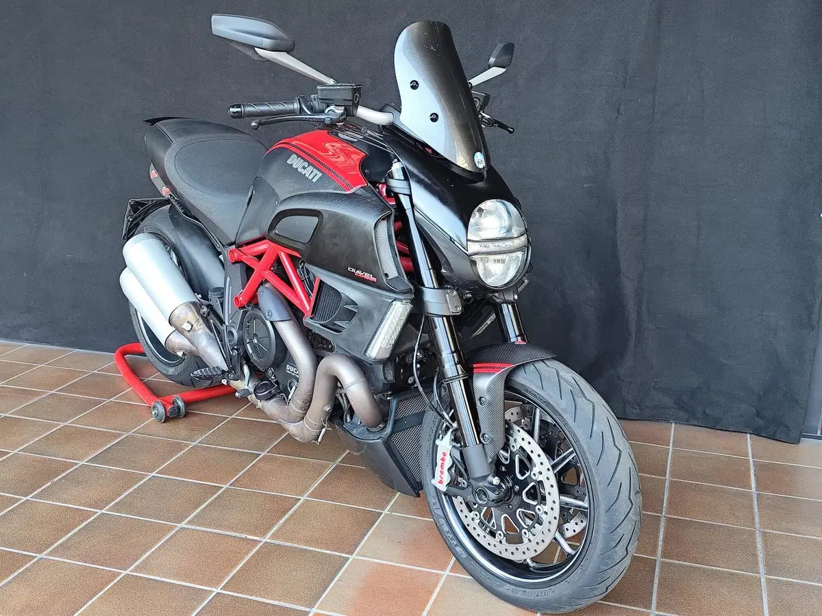 Ducati Diavel 1200 Carbon (2010 - 13) (7)