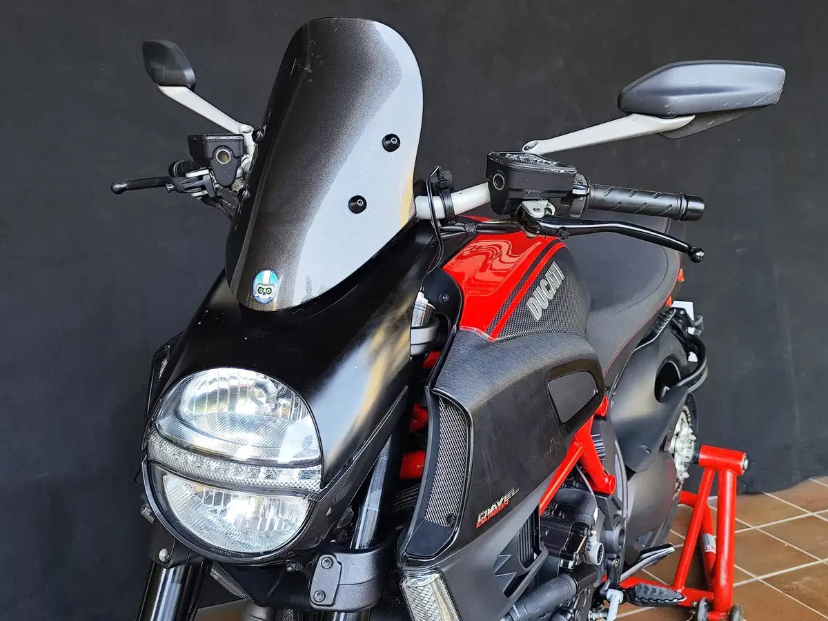 Ducati Diavel 1200 Carbon (2010 - 13) (8)