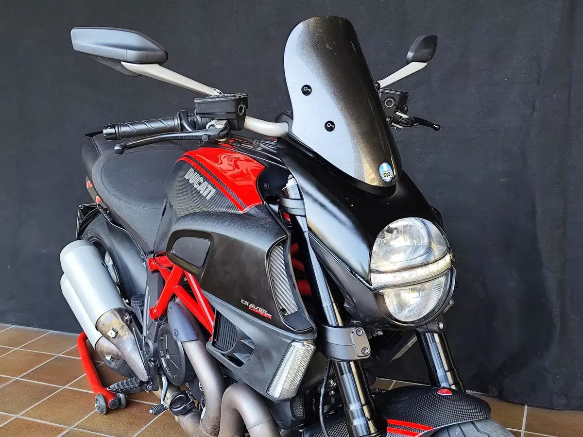 Ducati Diavel 1200 Carbon (2010 - 13) (9)