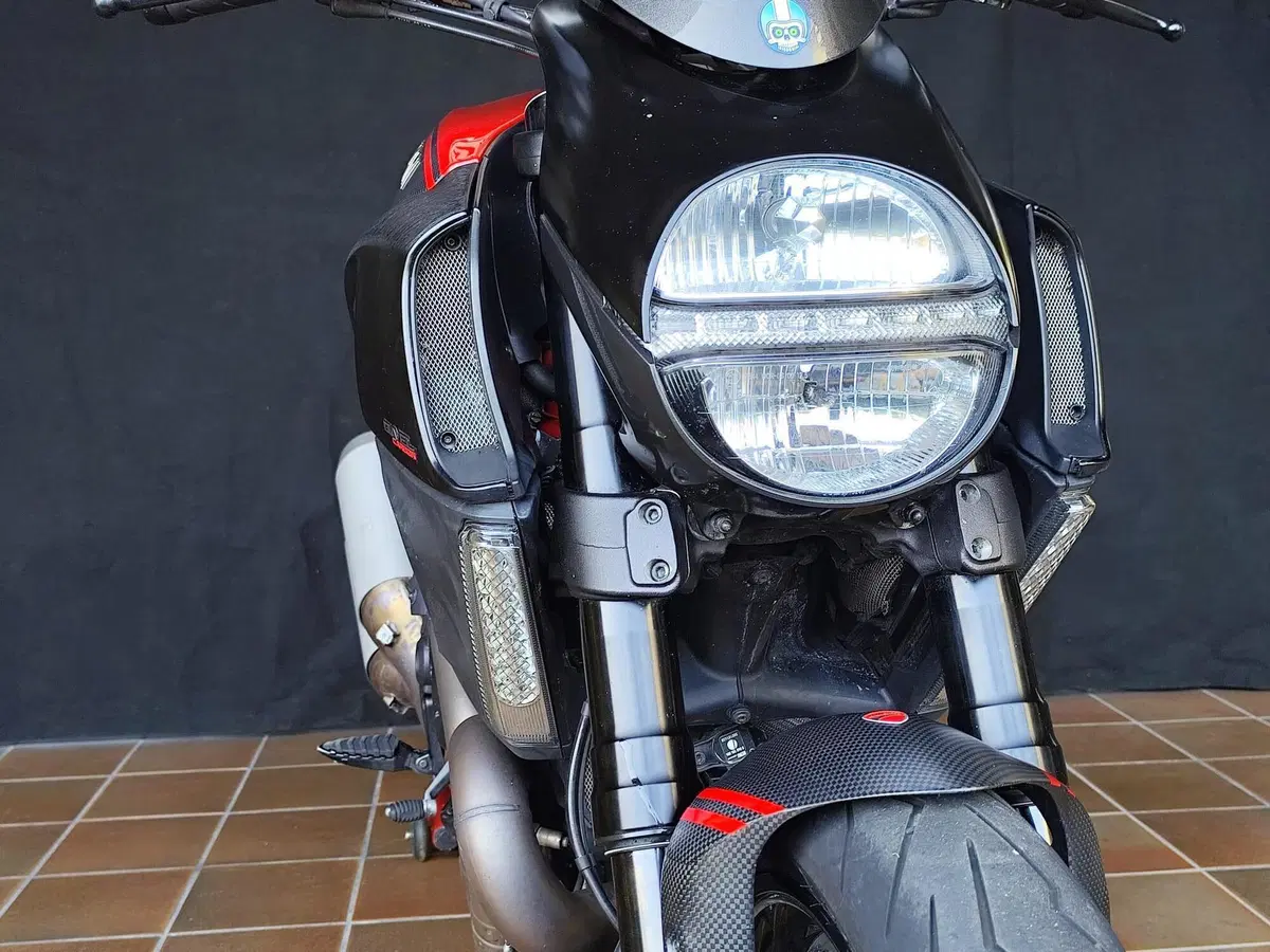 Ducati Diavel 1200 Carbon (2010 - 13) (10)