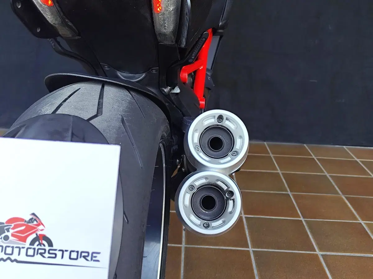 Ducati Diavel 1200 Carbon (2010 - 13) (20)