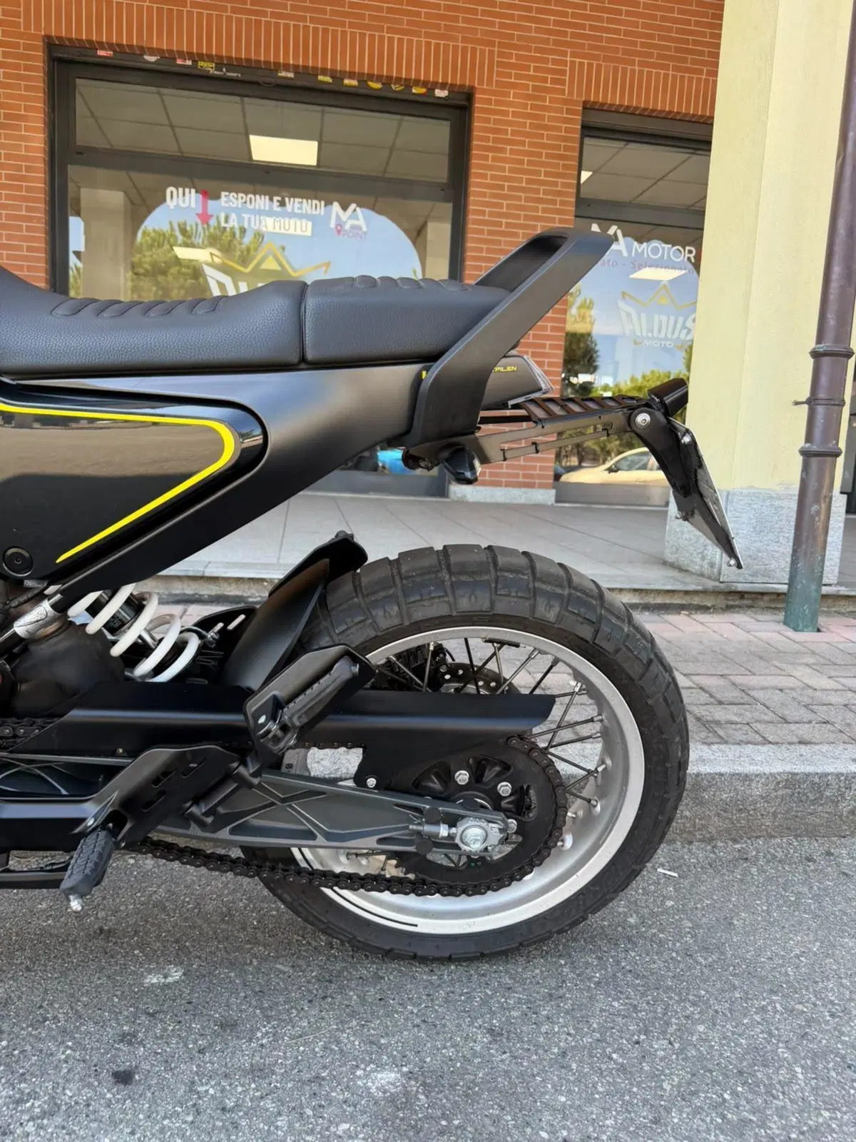 Husqvarna Svartpilen 401 (2020) (3)