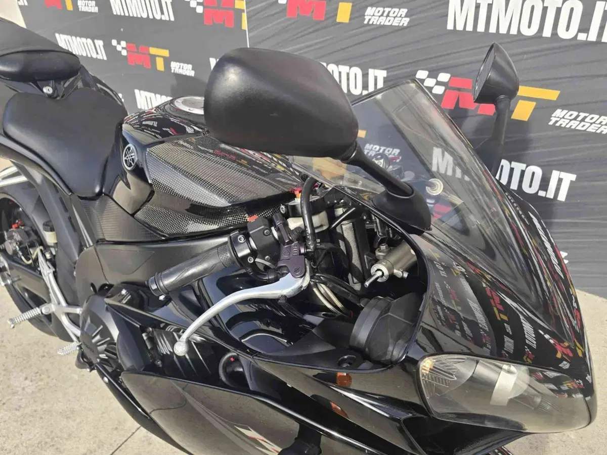 Yamaha YZF R1 (2007 - 08) (19)