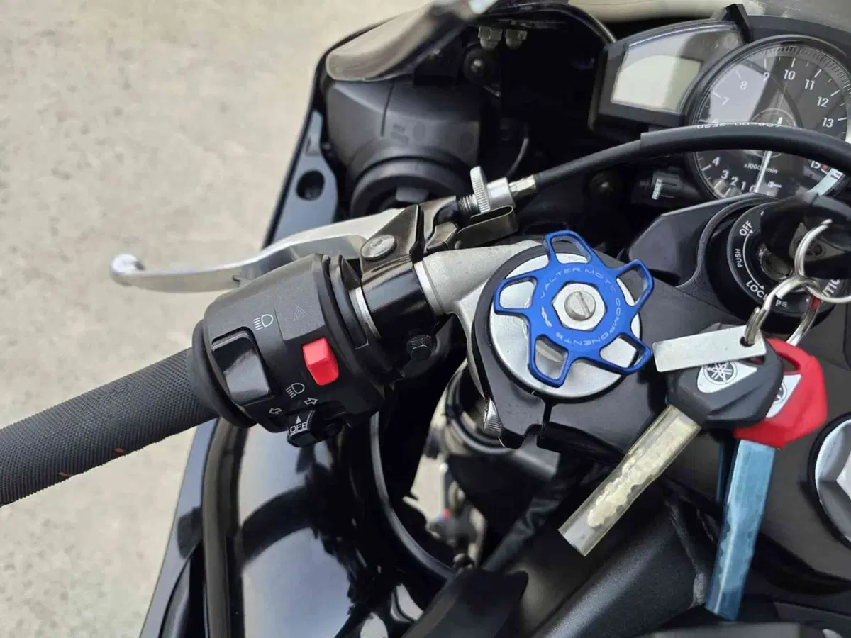 Yamaha YZF R1 (2007 - 08) (11)