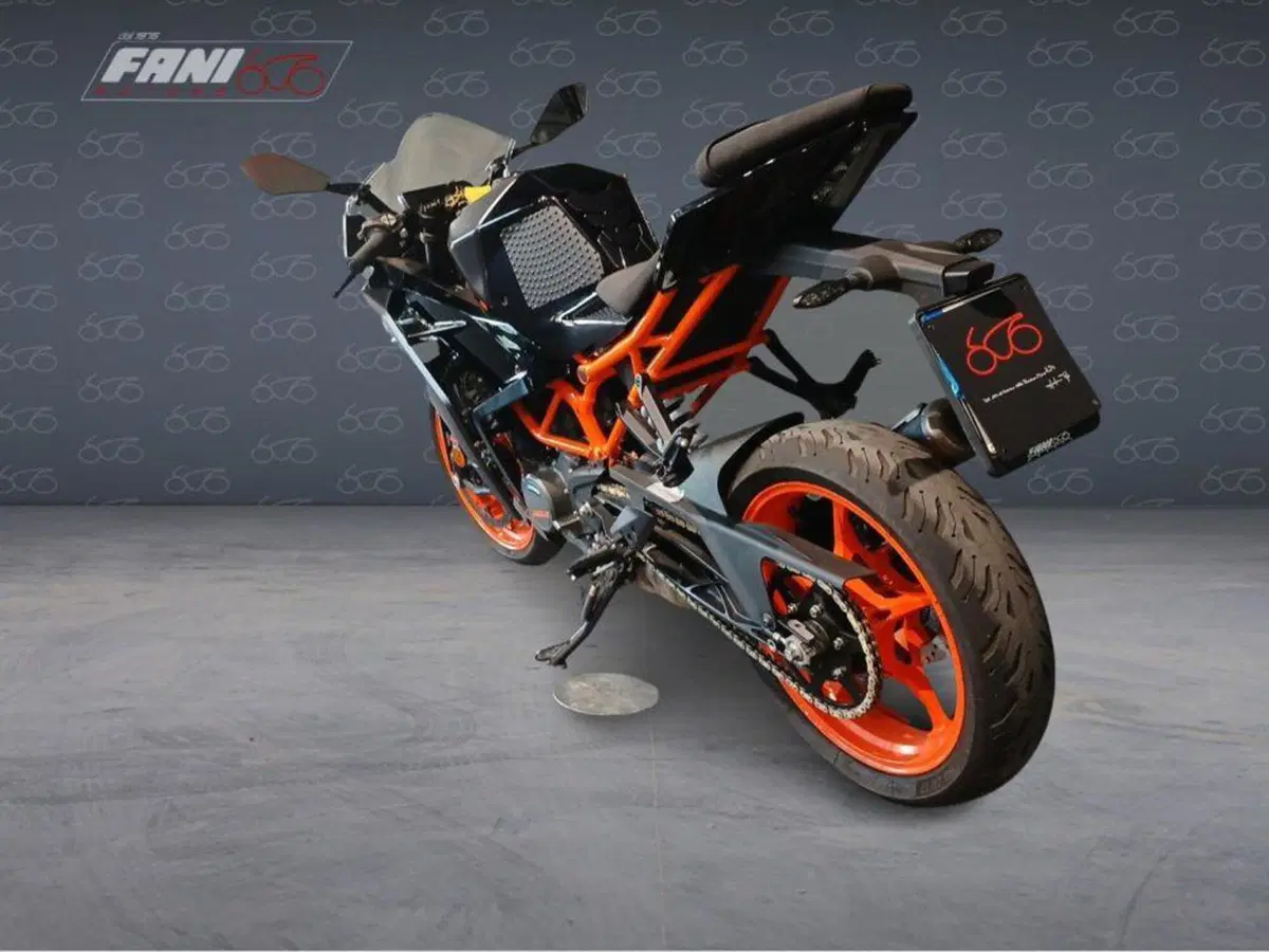 KTM RC 125 (2022 - 26) (4)