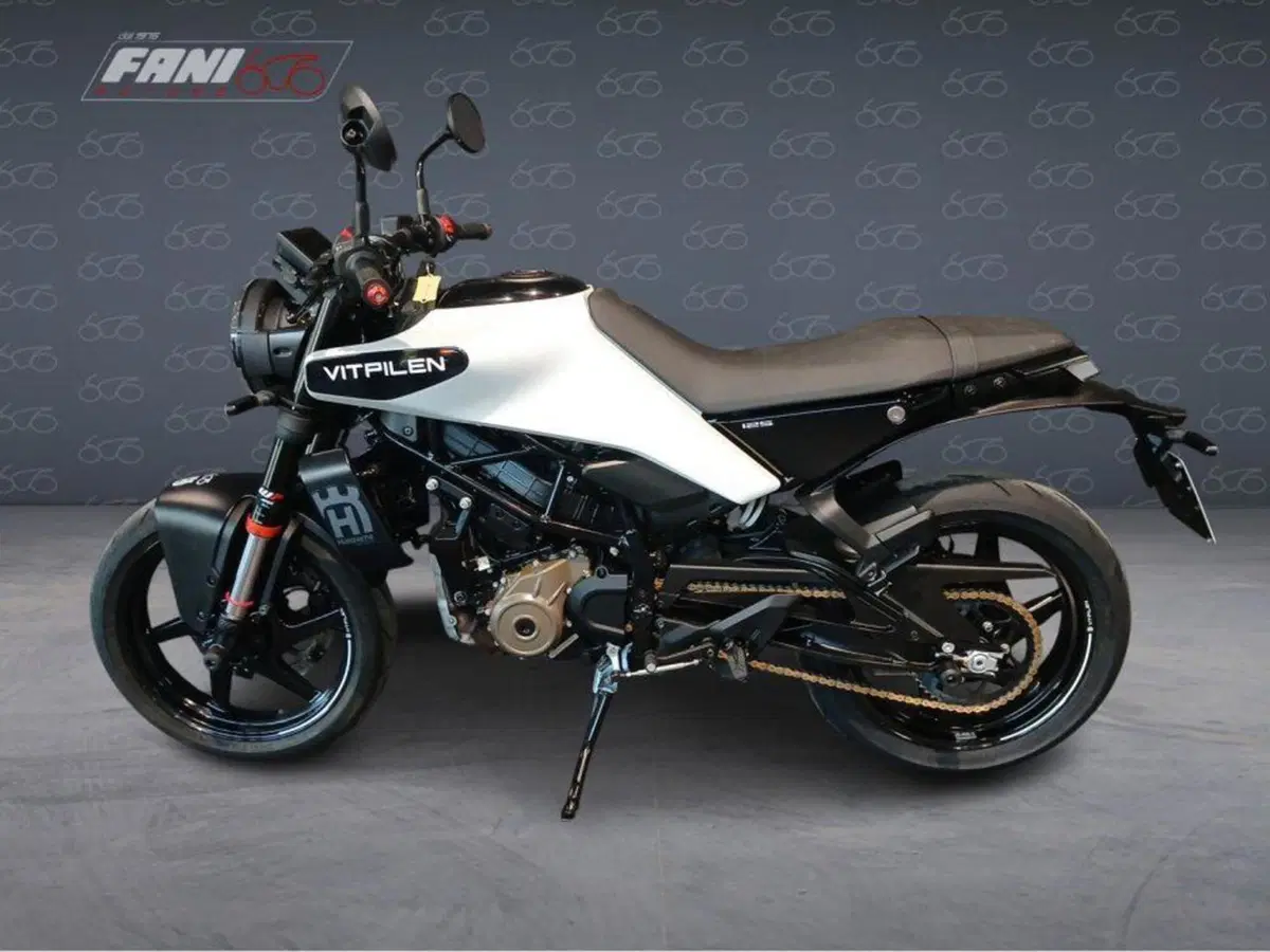 Husqvarna Svartpilen 125 (2024 - 26) (2)