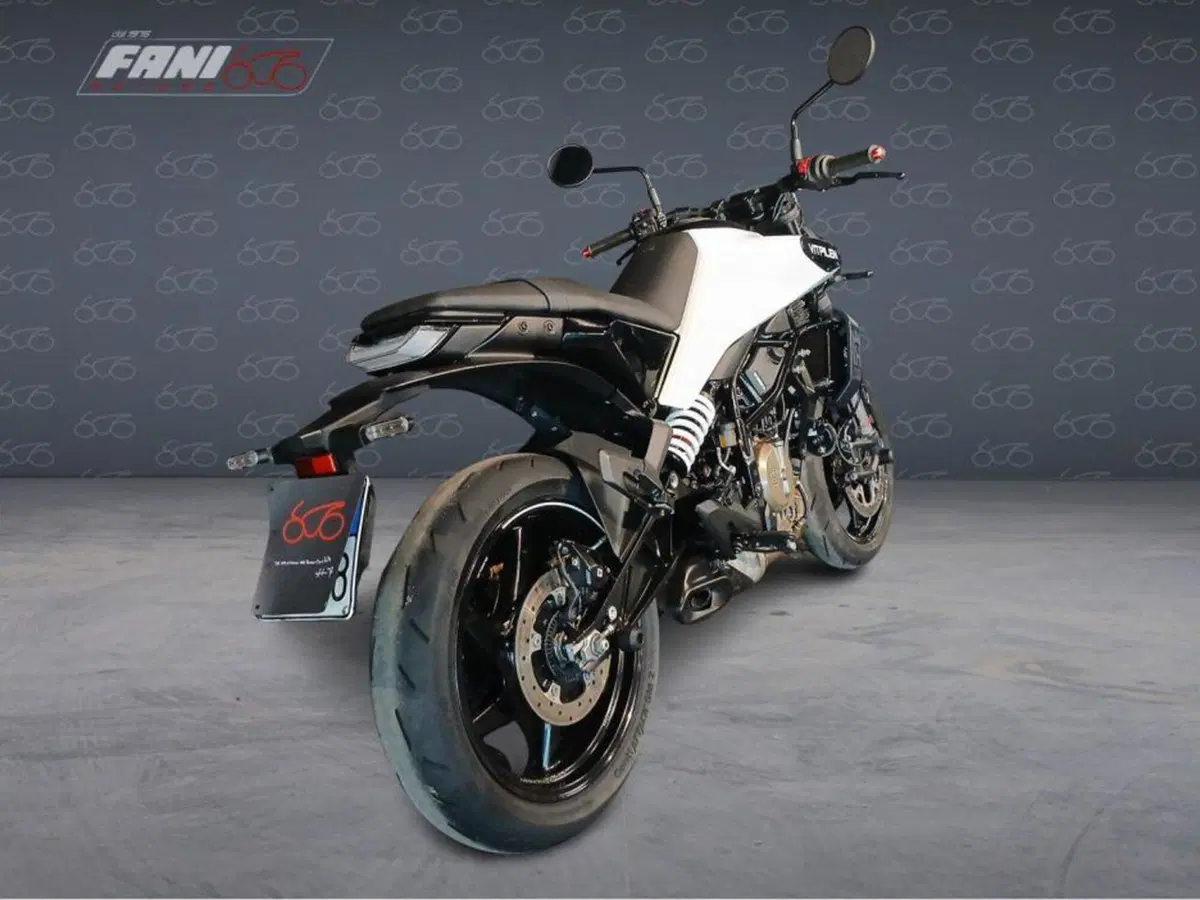 Husqvarna Svartpilen 125 (2024 - 26) (3)