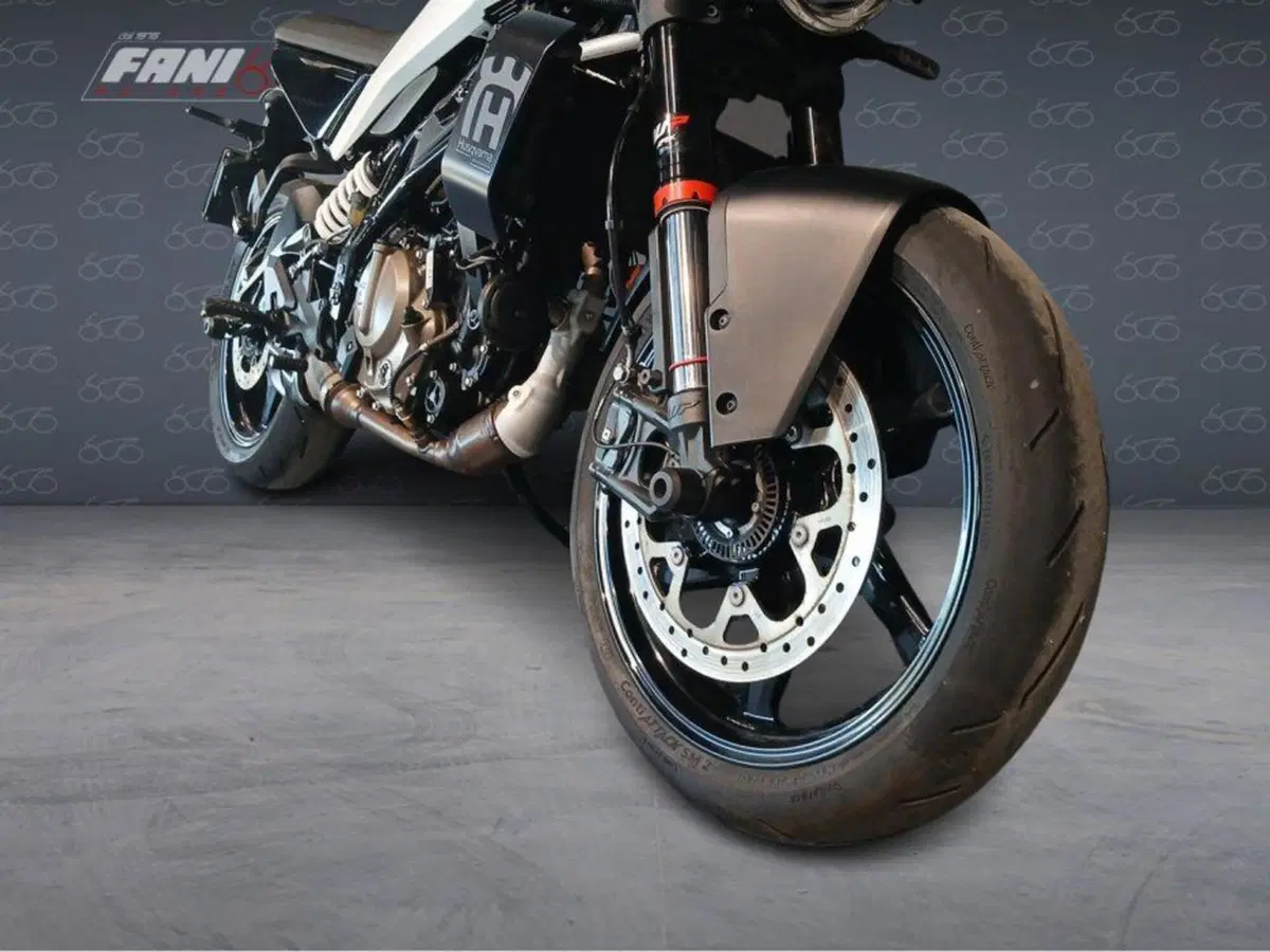 Husqvarna Svartpilen 125 (2024 - 26) (6)