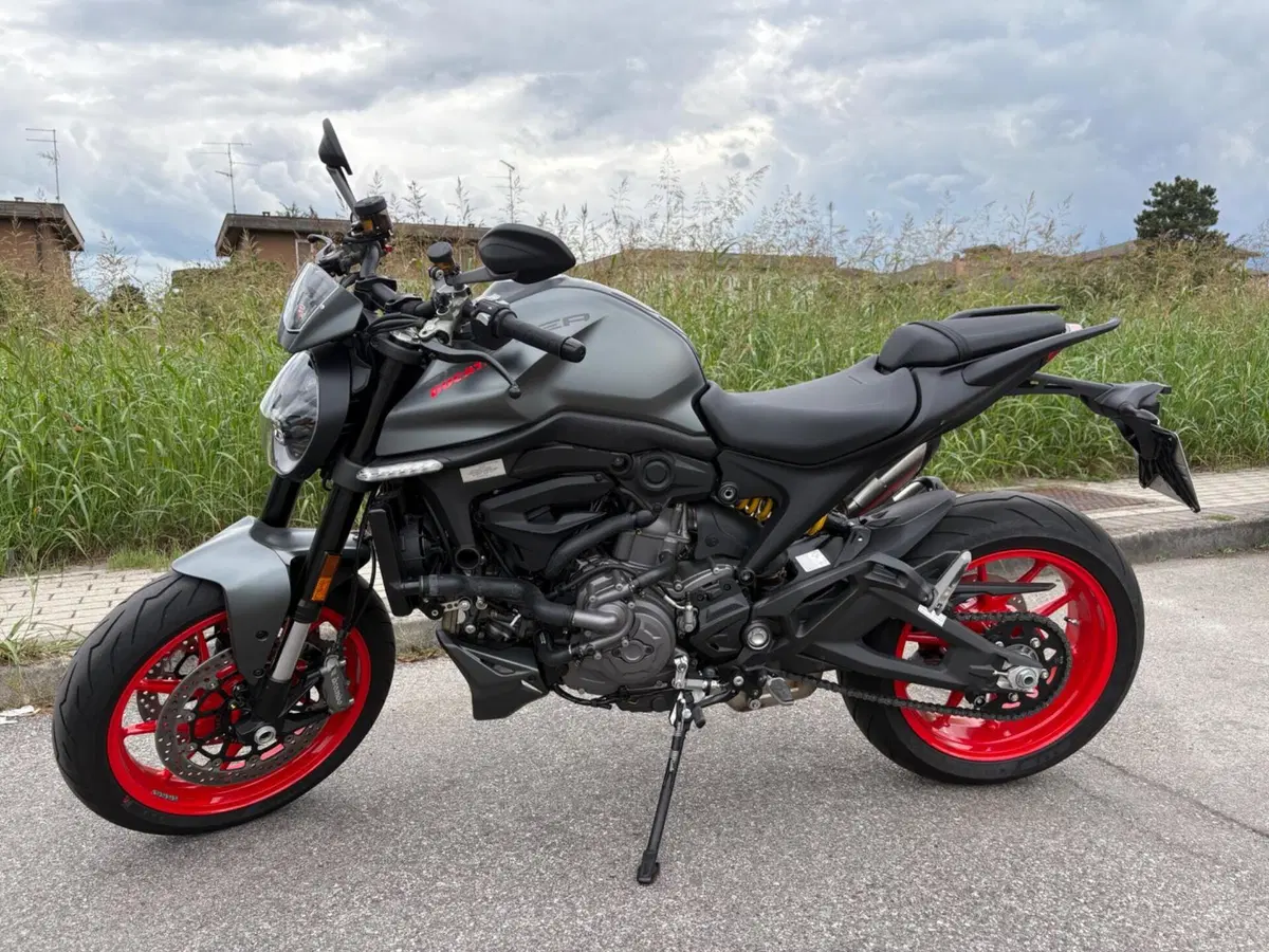 Ducati Monster 937 + (2021 - 25)